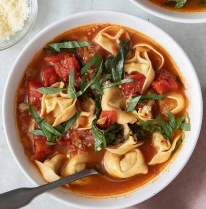 Tortellini Soup with Spinach and Tomatoes